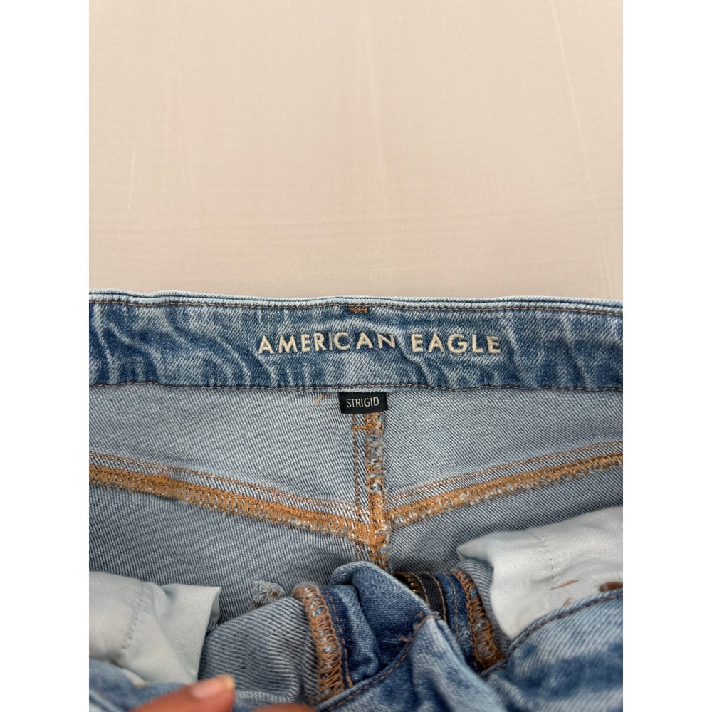 American Eagle Curvy Mom Jeans Size 8 Regular Light Wash Blue Strigid High Rise - Picture 3 of 10